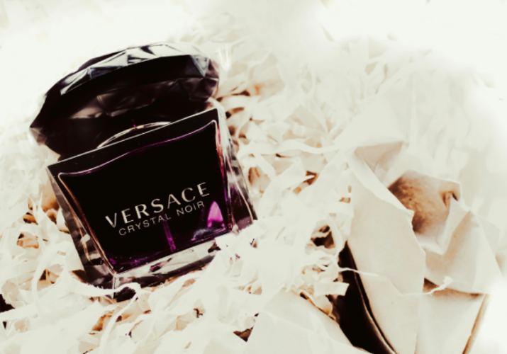 Versace: Itaalia ateljeest maailmakuulsaks brändiks>