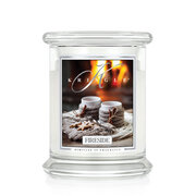 Kringle Candle Fireside lõhnaküünal, keskmine 2 tahiga (411 g)