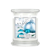 Kringle Candle Tinsel & Thyme lõhnav küünal keskmine 2 tahiga (411 g)